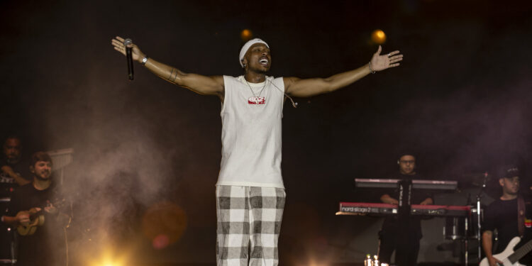 Pontal do Paraná, 10 de janeiro de 2026 - Show do Kamisa 10, uma das atrações do Verão Maior Paraná, na Arena Marissol.
Foto: Roberto Dziura Jr/AEN