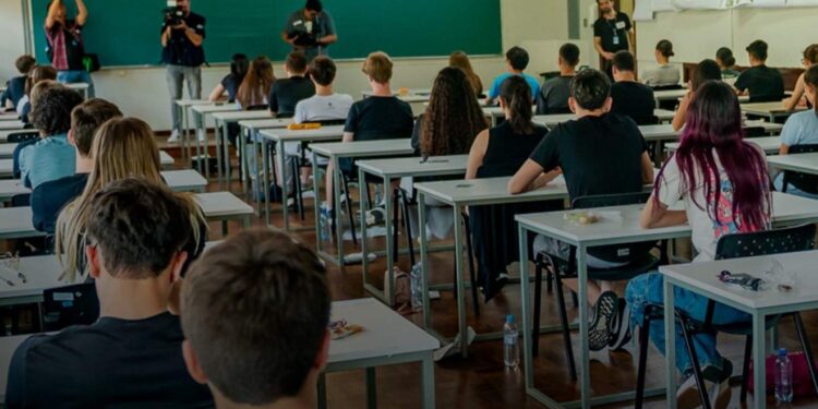 Vestibular da UFPR passa a ser realizado em fase única com provas no dia 15 de novembro (Foto: Reprodução/ Redes Sociais)