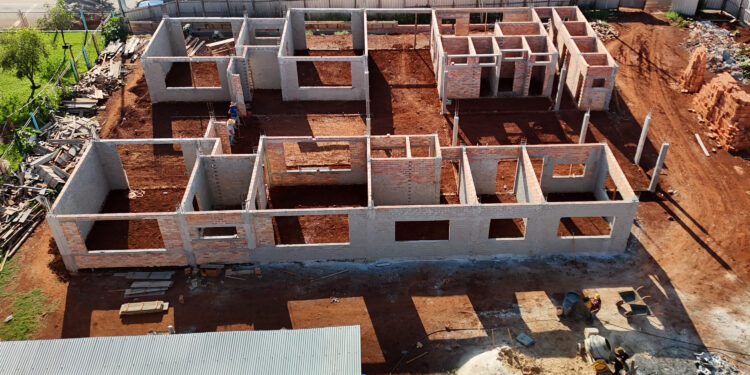 Obras de construção da Creche no municipio de Laranjal, do Programa Infância Feliz, do Governo do Estado. Foto: Geraldo Bubniak/AEN