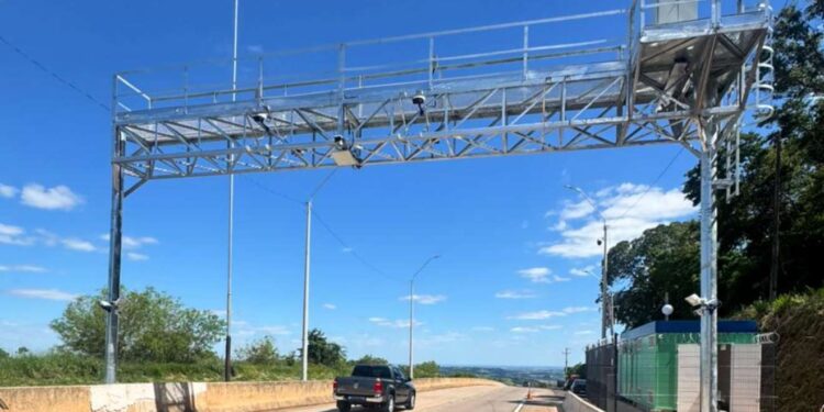 Pórticos do pedágio sem cancela ou free flow estão sendo instalados em locais que desagradam as comunidades afetadas. (Foto: Divulgação/EPR Iguaçu)