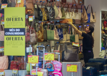 Nova lei trabalhista sobre domingos e feriados entra em vigor em um mês