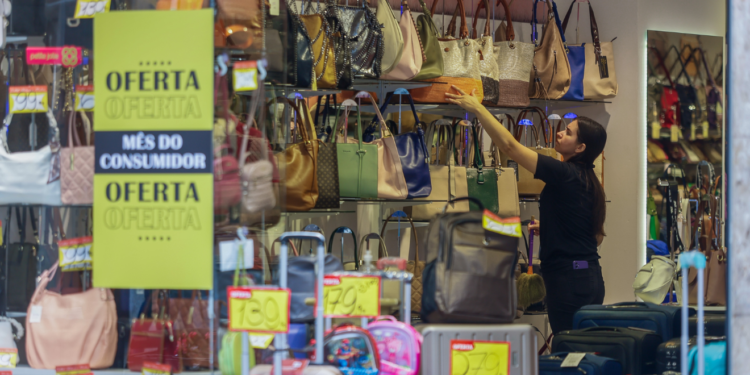 A nova lei trabalhista provocou reação negativa entre as empresas, porque prevê a necessidade de negociar com sindicatos e lidar com custos adicionais. (Foto: Gabriel Rosa/AEN)