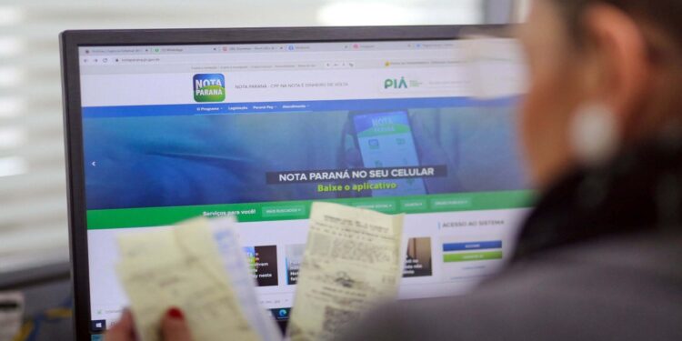 Valores do Nota Paraná já estão disponíveis no aplicativo oficial (Foto: Gilson Abreu/Arquivo AEN)