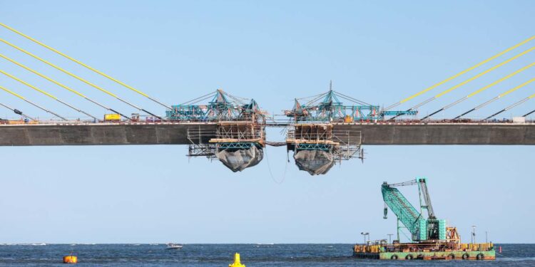 Fechamento do trecho estaiado, simbolizando a união definitiva da Ponte de Guaratuba, deve ocorrer no fim de fevereiro. (Foto: Geraldo Bubniak/AEN)