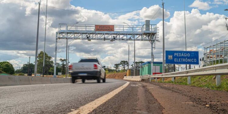 Deputados pedem liminar para barrar instalação e funcionamento de pórticos de cobrança do pedágio free flow no Norte do Paraná. (Foto: Divulgação/EPR)