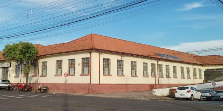 Funcionários da Santa Casa de Jacarezinho convocam assembleia e indicam possível greve