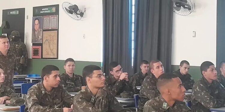 Tiros de Guerra de Jacarezinho e Santo Antônio da Platina realizam instrução conjunta sobre Justiça e Disciplina