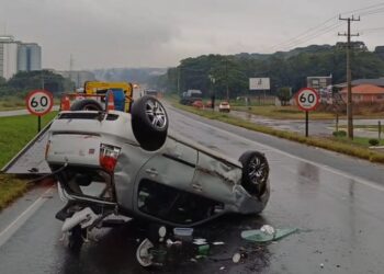 Paraná: PRF atende acidente com capotamento em trecho da BR-376