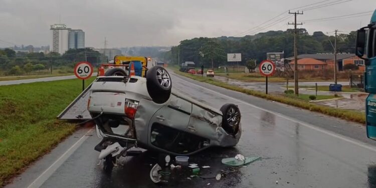 Paraná: PRF atende acidente com capotamento em trecho da BR-376