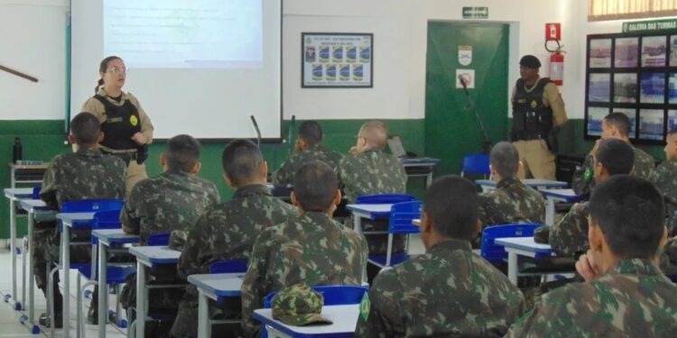 Polícia Militar do Paraná discute violência doméstica em palestra no Tiro de Guerra de Jacarezinho “Assista o vídeo”