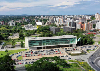 Governador assina decreto que regulamenta Fundo Estratégico do Paraná