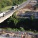 Içamento de vigas altera o fluxo na BR-153, em Santo Antônio da Platina