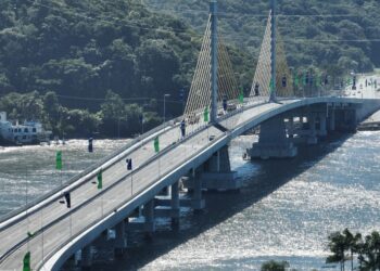 Do trabalho à corrida de táxi, Ponte de Guaratuba transforma rotina dos moradores do Litoral