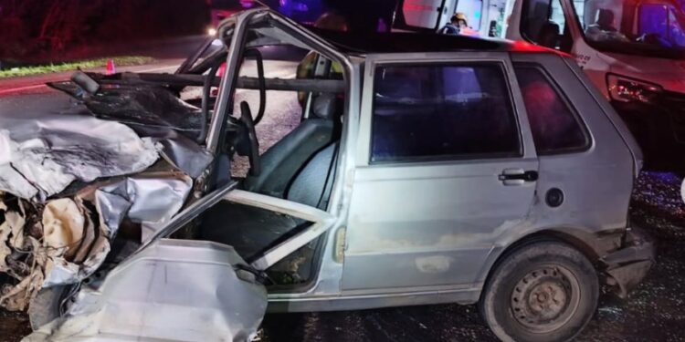 Colisão frontal deixa duas pessoas feridas na BR-376 no Paraná