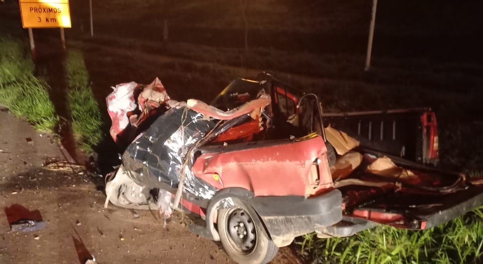 Tragédia na BR-153: colisão entre carro e caminhão deixa motorista morto