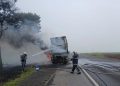 Incêndio em carreta mobiliza bombeiros na PR-092