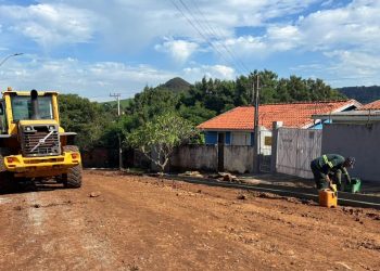 Prefeitura inicia obra de pavimentação em Jacarezinho