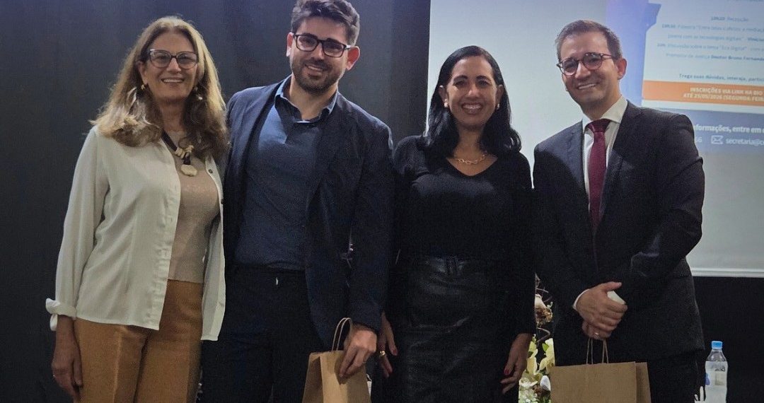Colégio ELO realiza palestra sobre o tema “Impactos da Era Digital sobre nossos filhos”