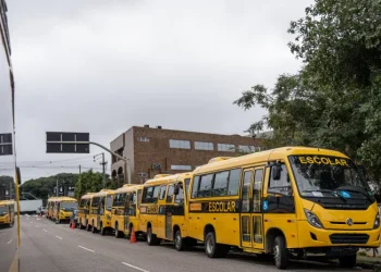 Paraná: Governo do Estado entrega mais 88 ônibus escolares para atender 76 municípios