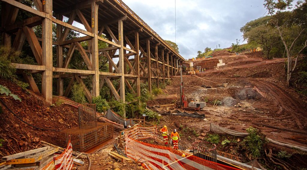 EPR Litoral Pioneiro trabalha na fundação da nova ponte sobre o Rio Ubá, na BR-153