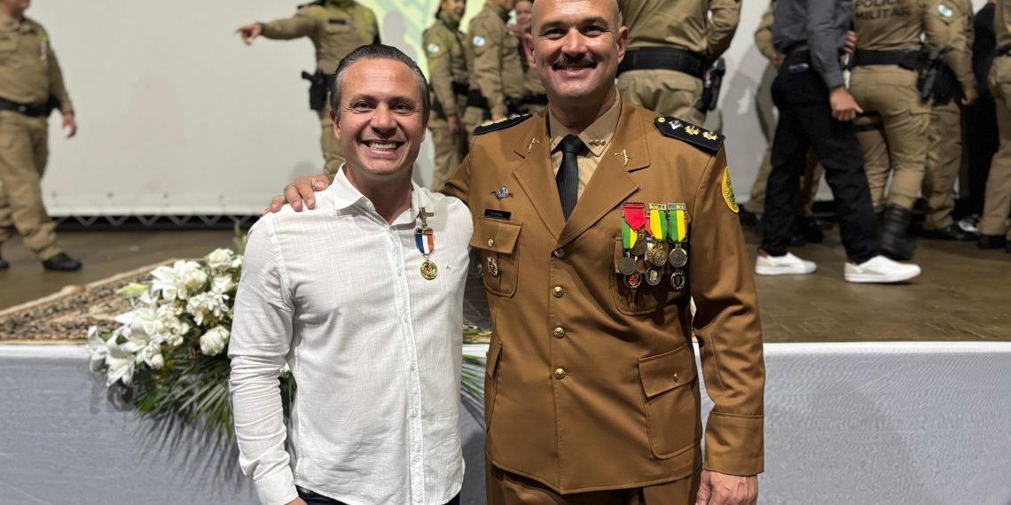 Palhares recebe Medalha Guardião do Norte Pioneiro durante comemorações dos 73 anos do 2º BPM