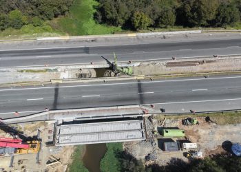 EPR Litoral Pioneiro realiza operações para içamento de vigas na BR-277
