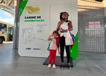 Paraná instala cabine de amamentação em terminal metropolitano e amplia conforto das mães