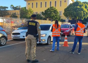 Polícia Militar, DETRAN e Prefeitura Municipal realizam Blitz do Maio Amarelo em Jacarezinho/PR