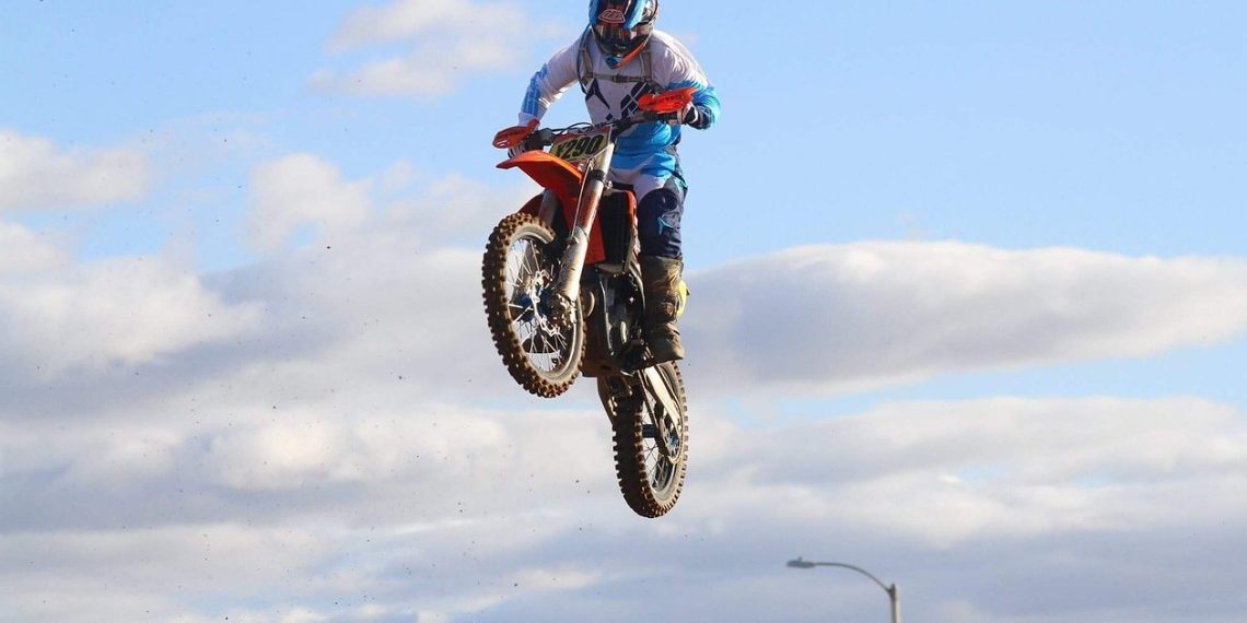 Motocross agita FETEXAS 2026 em Jacarezinho