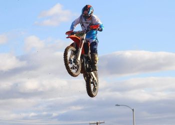 Motocross agita FETEXAS 2026 em Jacarezinho