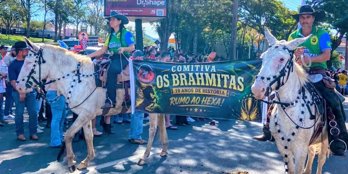 Comitiva Os Brahmitas participa da Cavalgada Texana e se destaca em Jacarezinho “Confira as fotos e live”