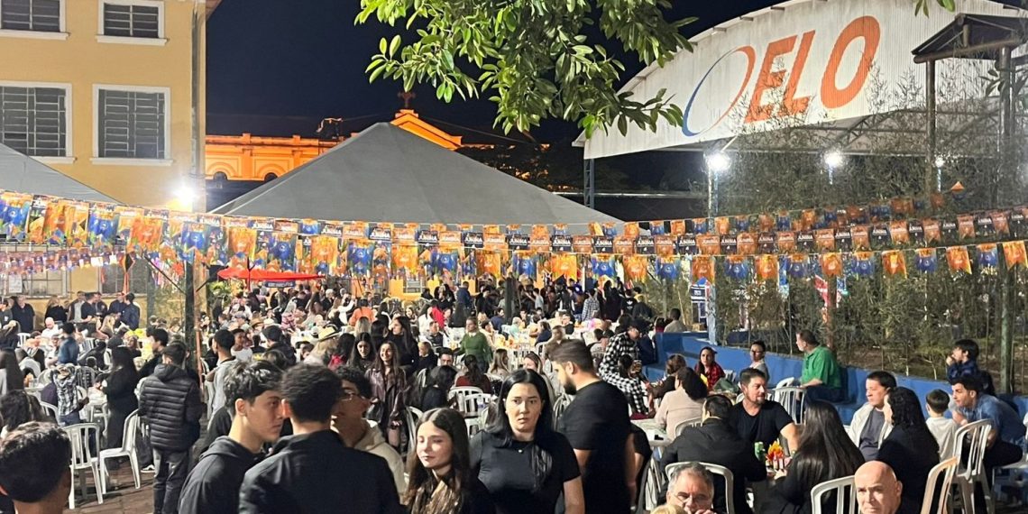 Festa Junina do Colégio Elo reúne grande público e celebra a tradição em Jacarezinho “Confira as fotos e vídeo”