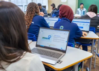 Tutor IA vai auxiliar estudantes da rede estadual de educação na elaboração de redações