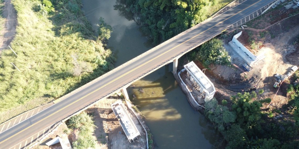 EPR Litoral Pioneiro realiza içamento de vigas na ponte sobre o Rio Jacarezinho, em Santo Antônio da Platina