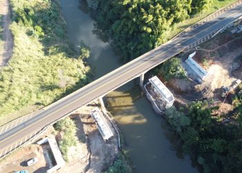 EPR Litoral Pioneiro realiza içamento de vigas na ponte sobre o Rio Jacarezinho, em Santo Antônio da Platina