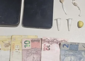 Polícia Militar apreende menores em posse de drogas em Jacarezinho