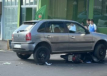 Motociclista fica ferida em grave acidente entre Honda Biz e Gol em Jacarezinho “Assista o vídeo”