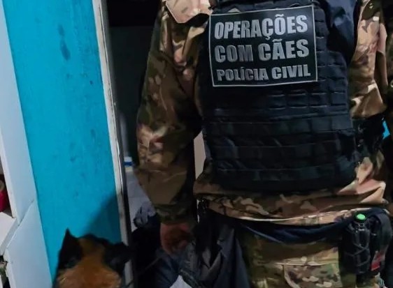 PCPR prende jovem de 19 anos na segunda fase de operação contra grupo investigado por extorsões em Jacarezinho