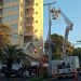 CPFL realiza remoção e troca de poste atingido por veículo na Avenida Getúlio Vargas, em Jacarezinho “Assista o vídeo”