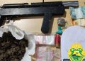 Norte Pioneiro: Polícia Militar apreende arma carregada e drogas durante diligências em Santo Antônio da Platina
