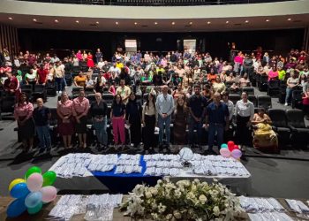 Programa Bons Olhos Paraná beneficia estudantes com entrega de 228 óculos em Jacarezinho
