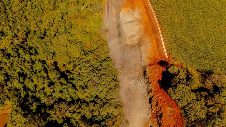 Para que servem e como são realizadas as detonações de rochas nas obras de duplicação da BR-153? “Assista o vídeo”