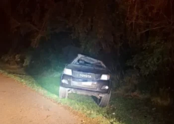 Acidente em rodovia do Norte Pioneiro termina em capotamento