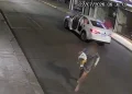 Polícia Civil divulga imagens de homem que pulou de carro com bebê de 5 meses em Santo Antônio da Platina