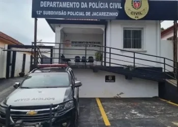 Polícia Civil prende duas pessoas por coação durante operação em investigação de ameaça com arma de fogo em Jacarezinho