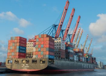 Novo tarifaço dos EUA entra em vigor e pressiona exportações brasileiras
