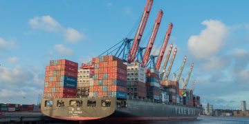 Novo tarifaço dos EUA entra em vigor e pressiona exportações brasileiras