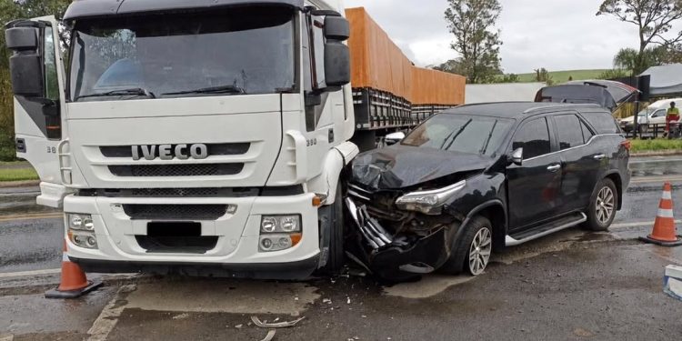 Paraná: Acidente em operação de ‘pare e siga’ deixa três feridos na BR-277