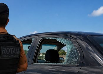 PM resgata cachorro preso em carro durante festa religiosa em Siqueira Campos