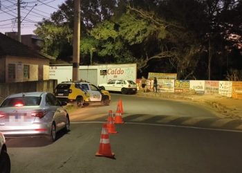 Ações da PM retiram veículos irregulares de circulação em Jacarezinho e região